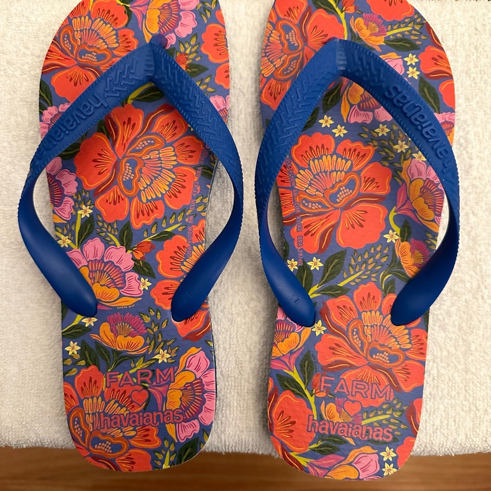 Havaiana X Farm Rio Slippers. Women’s 9/10